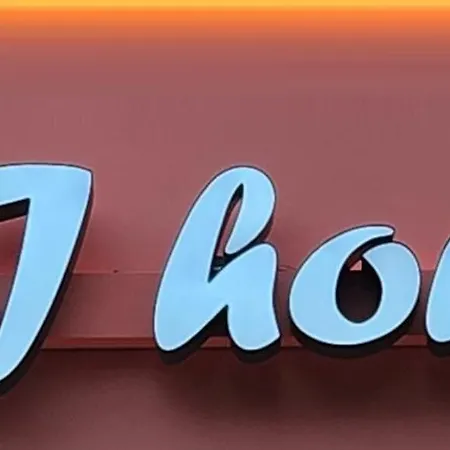 Mj House Hotel